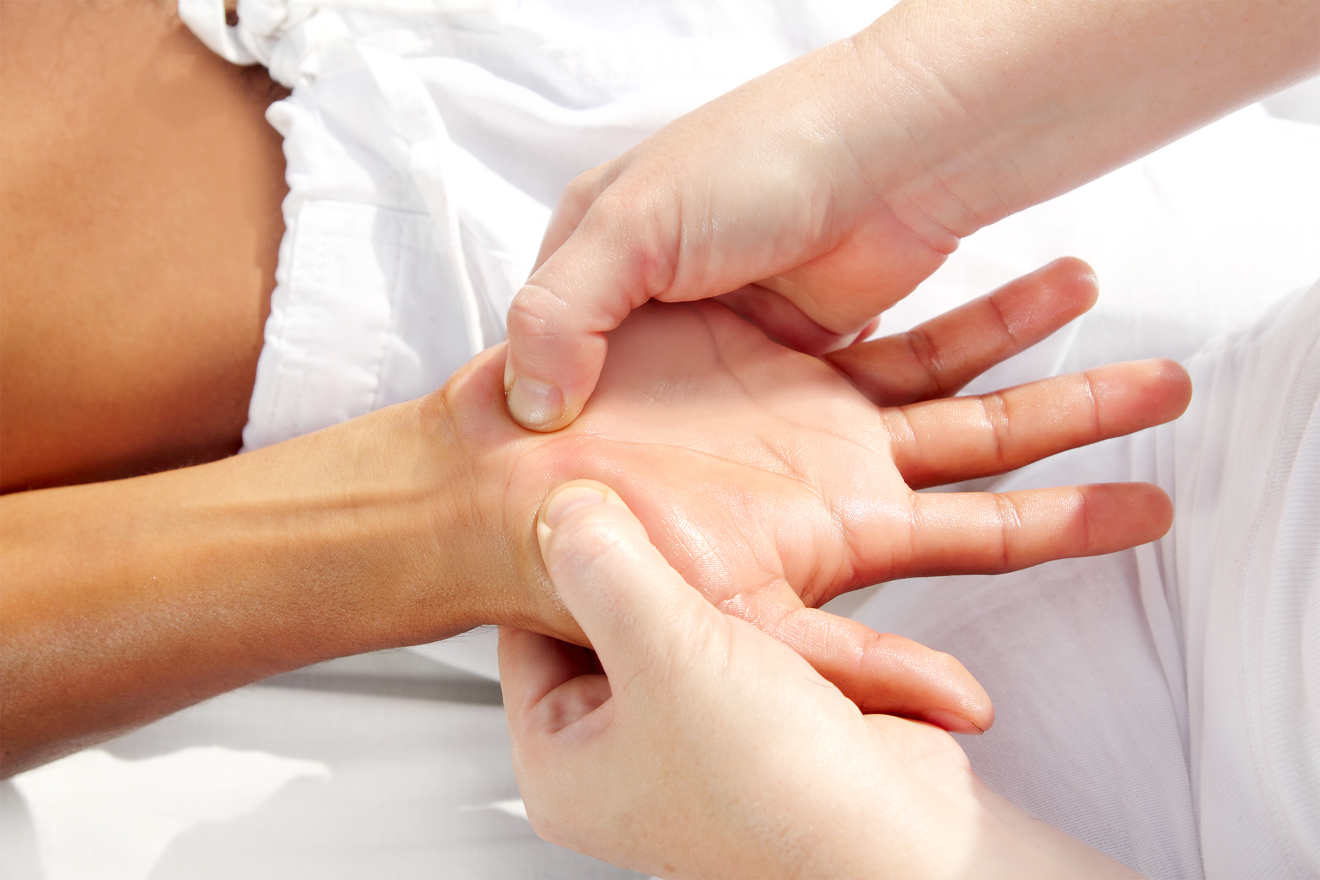 digital pressure hands reflexology massage tuina therapy